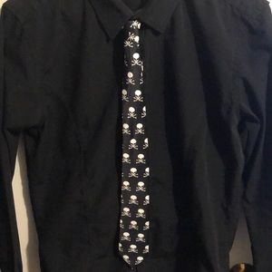 3/22$ ⚡️ Black tie with white skulls